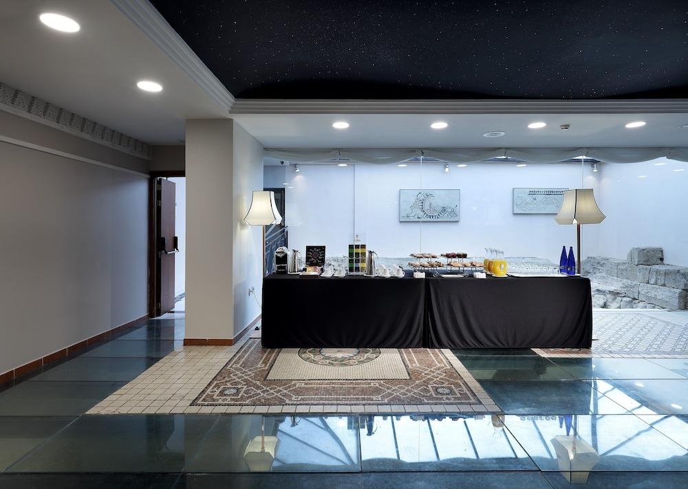 ยูโรสตาร์ กอนกีสตาดอร์ Hotel กอร์โดบา ภายนอก รูปภาพ