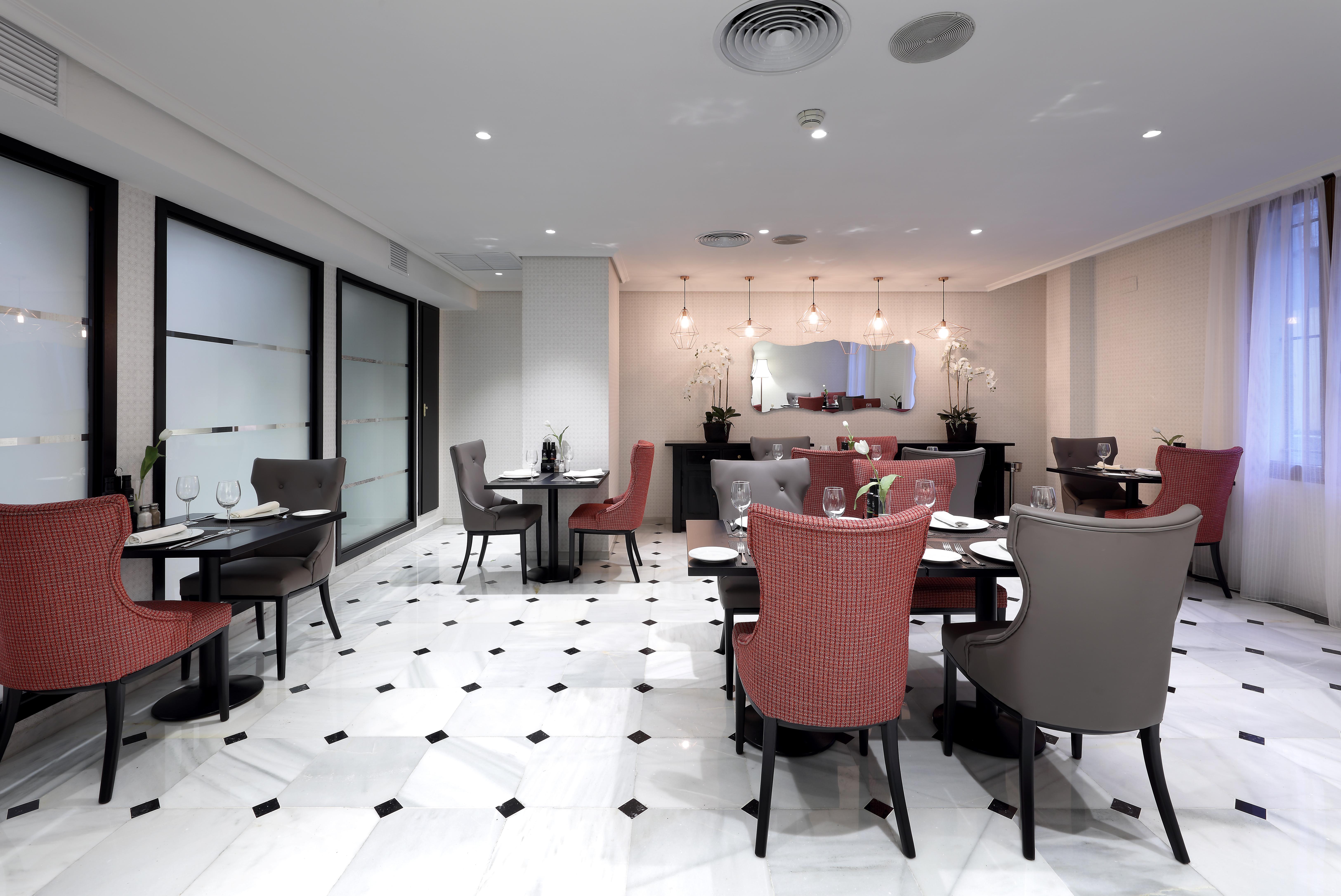 ยูโรสตาร์ กอนกีสตาดอร์ Hotel กอร์โดบา ภายนอก รูปภาพ