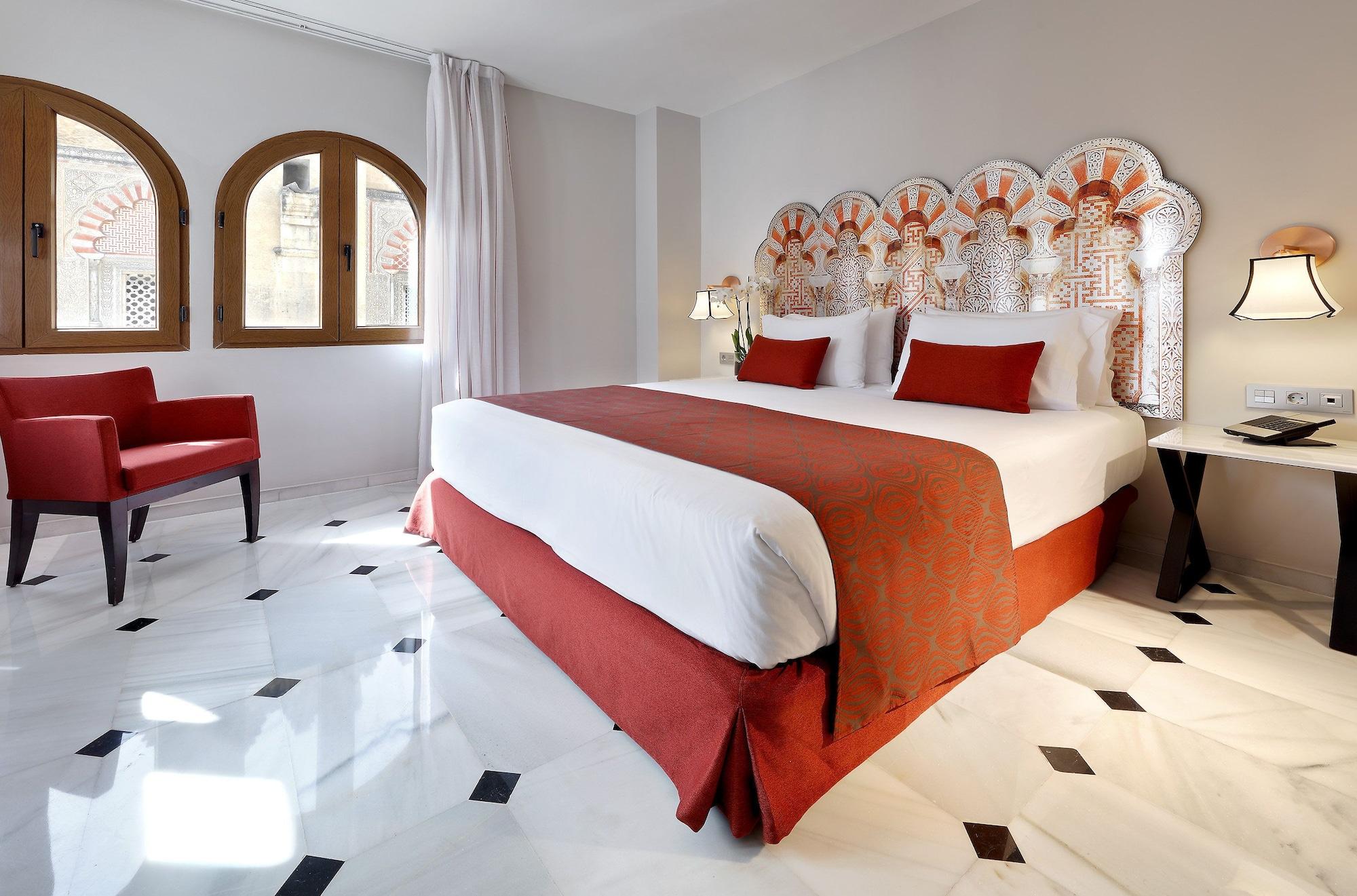 ยูโรสตาร์ กอนกีสตาดอร์ Hotel กอร์โดบา ภายนอก รูปภาพ