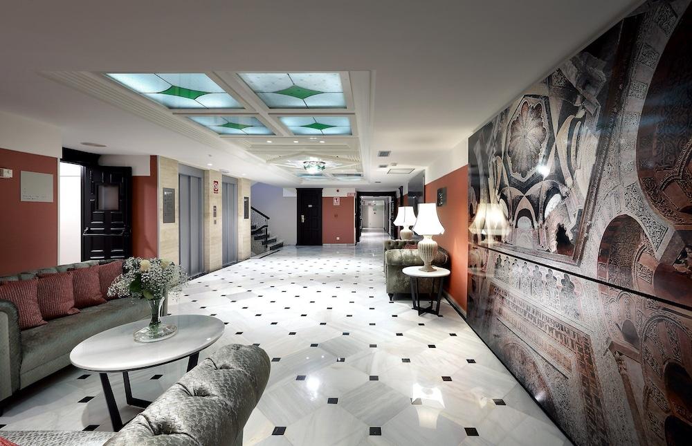 ยูโรสตาร์ กอนกีสตาดอร์ Hotel กอร์โดบา ภายนอก รูปภาพ