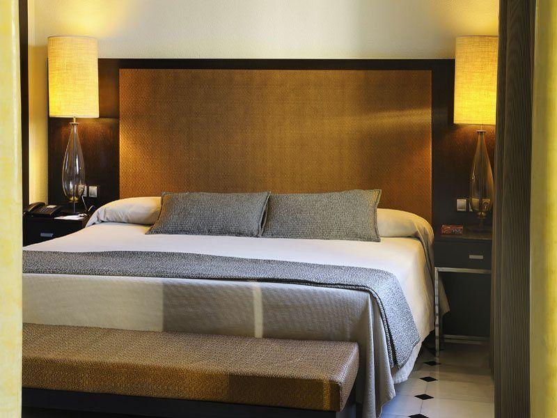 ยูโรสตาร์ กอนกีสตาดอร์ Hotel กอร์โดบา ภายนอก รูปภาพ