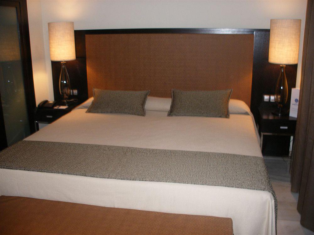 ยูโรสตาร์ กอนกีสตาดอร์ Hotel กอร์โดบา ห้อง รูปภาพ